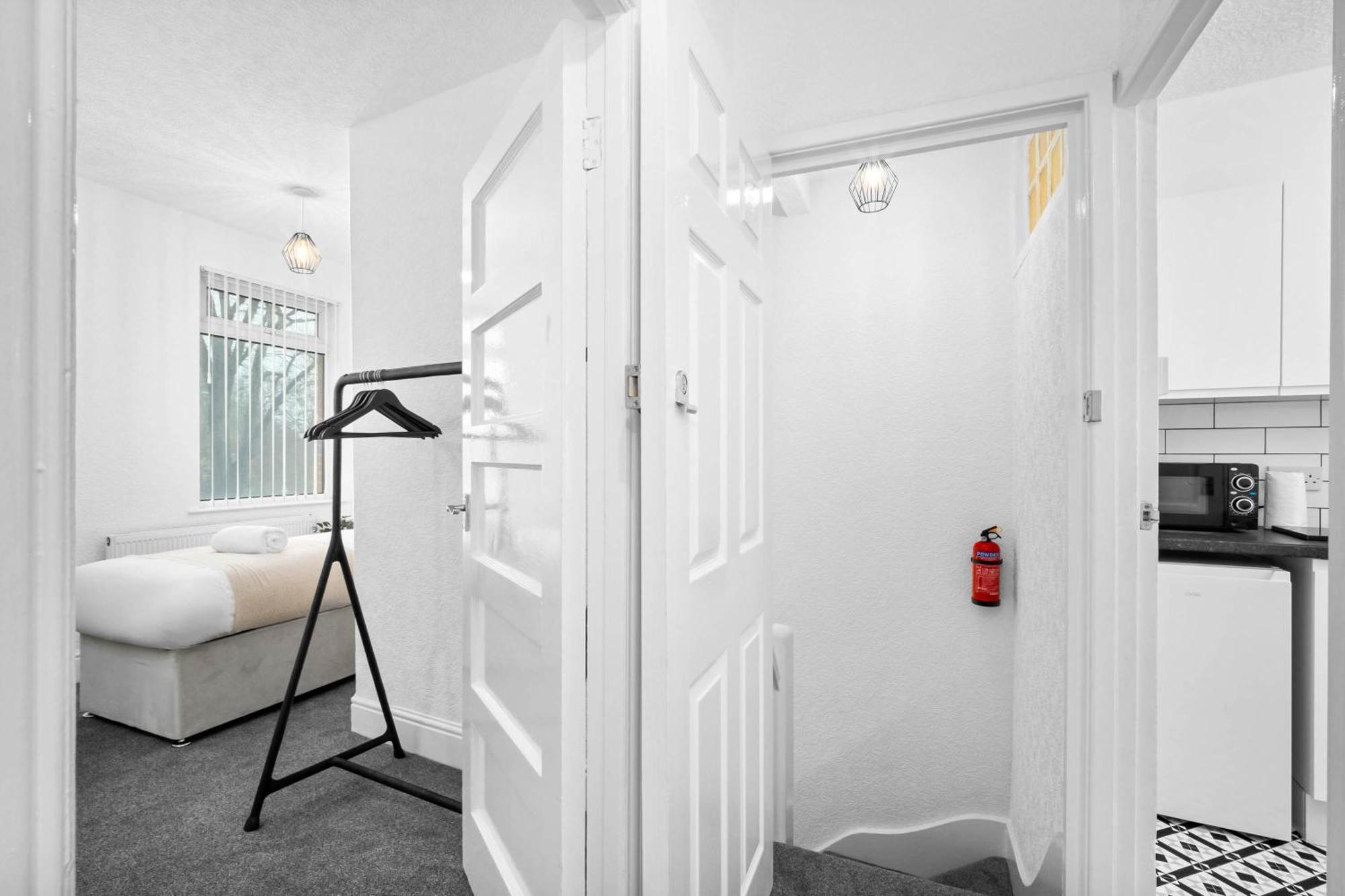 Luxury Two Bedroom - On Street Parking Available - Netflix - Wifi - Rated - 311m * Birmingham