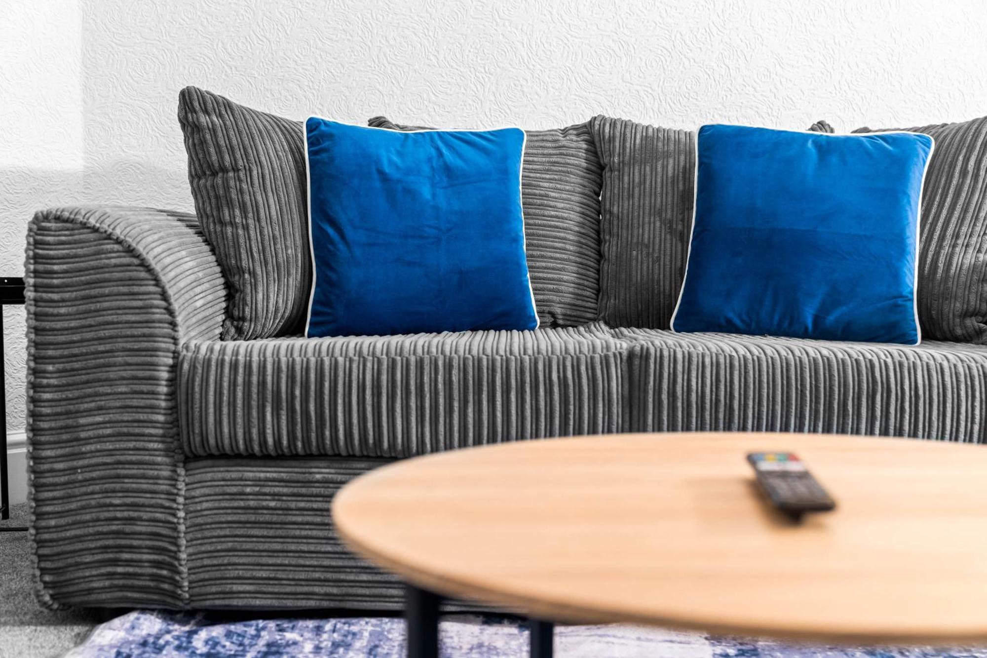 Luxury Two Bedroom - On Street Parking Available - Netflix - Wifi - Rated - 311m Birmingham