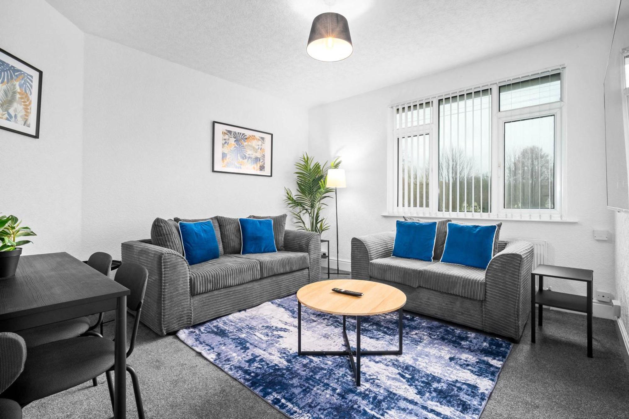 Apartment Luxury Two Bedroom - On Street Parking Available - Netflix - Wifi - Rated - 311m *