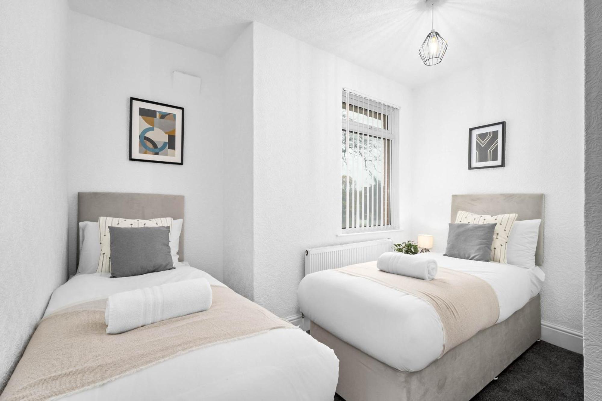 Apartment Luxury Two Bedroom - On Street Parking Available - Netflix - Wifi - Rated - 311m Birmingham