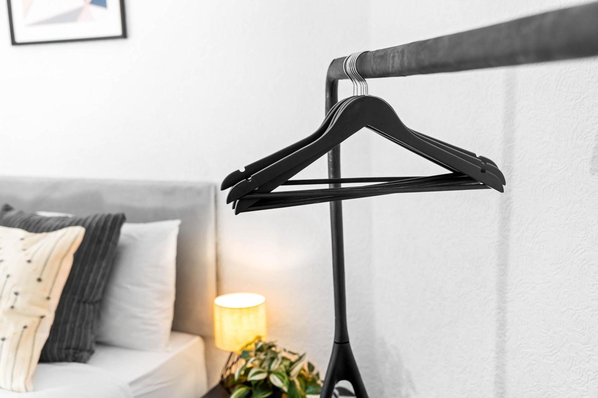 Apartment Luxury Two Bedroom - On Street Parking Available - Netflix - Wifi - Rated - 311m